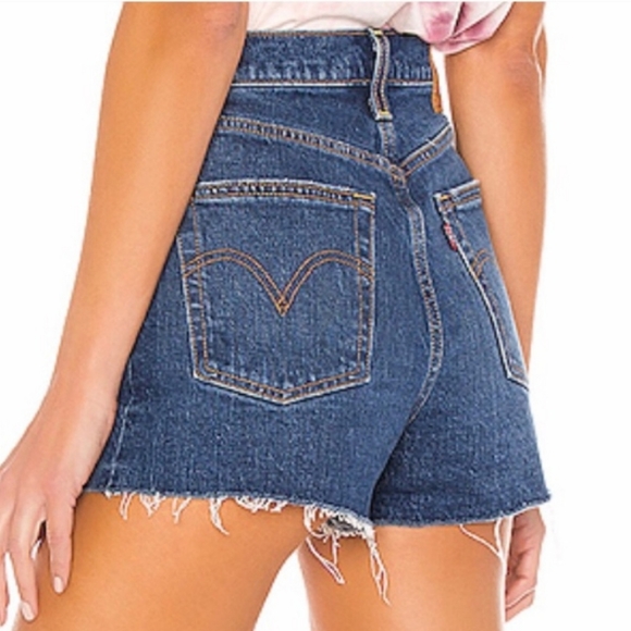 Levi’s Ribcage High Rise Distressed Short - Picture 2 of 11